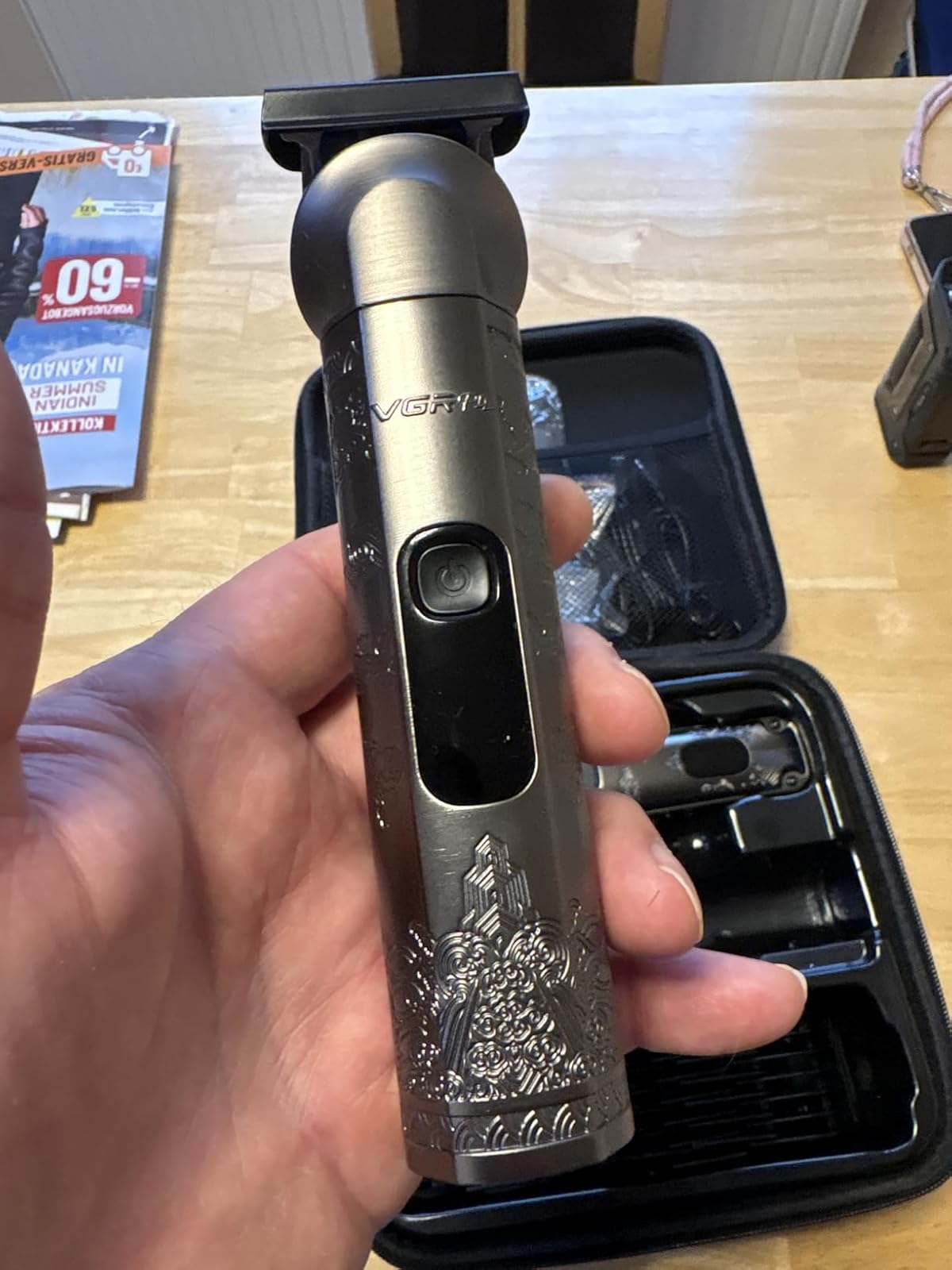 Bezprzewodowa profesjonalna maszynka do strzyżenia