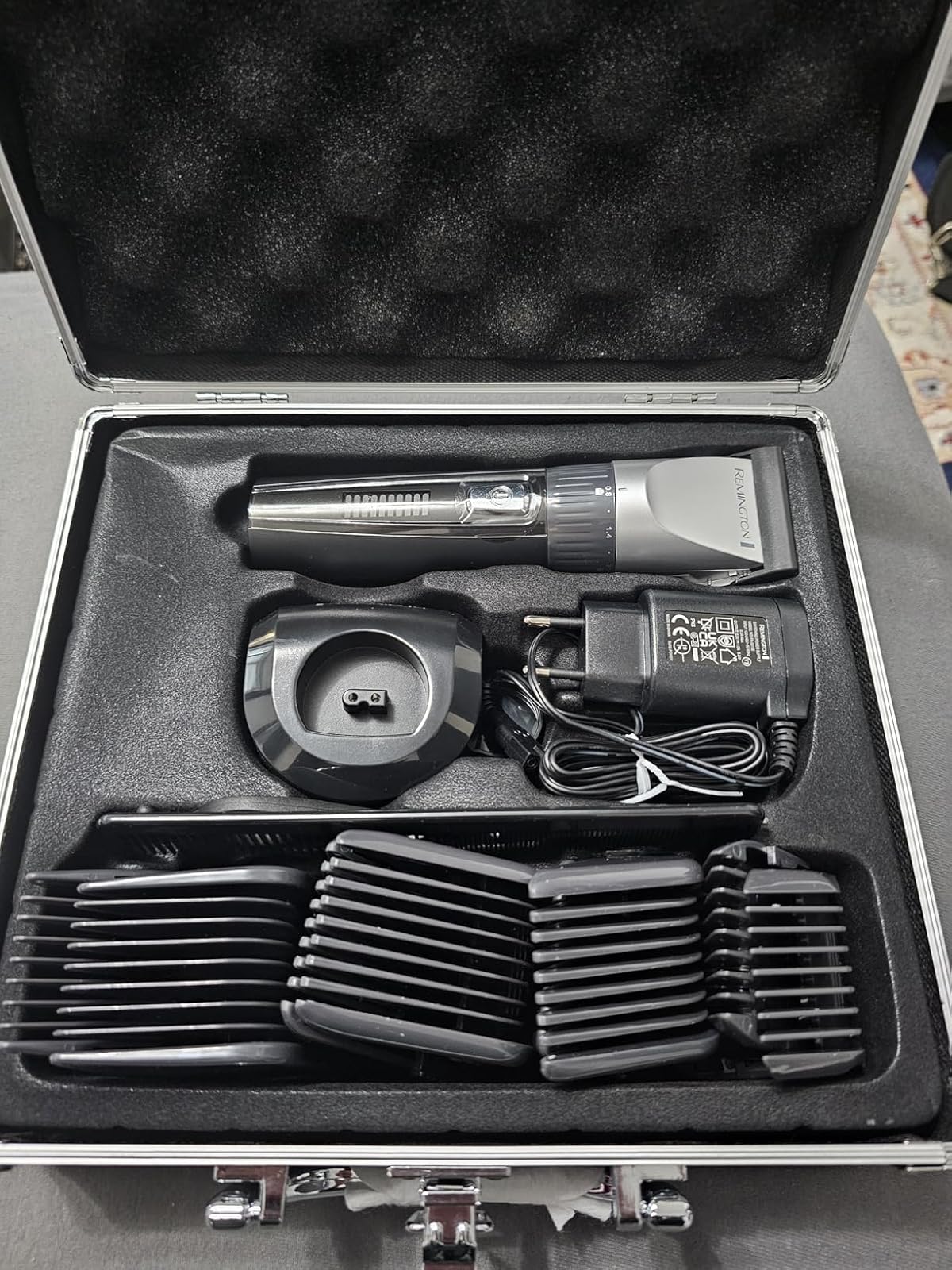 Remington HC5811 maszynka do włosów z 18 końcówkami