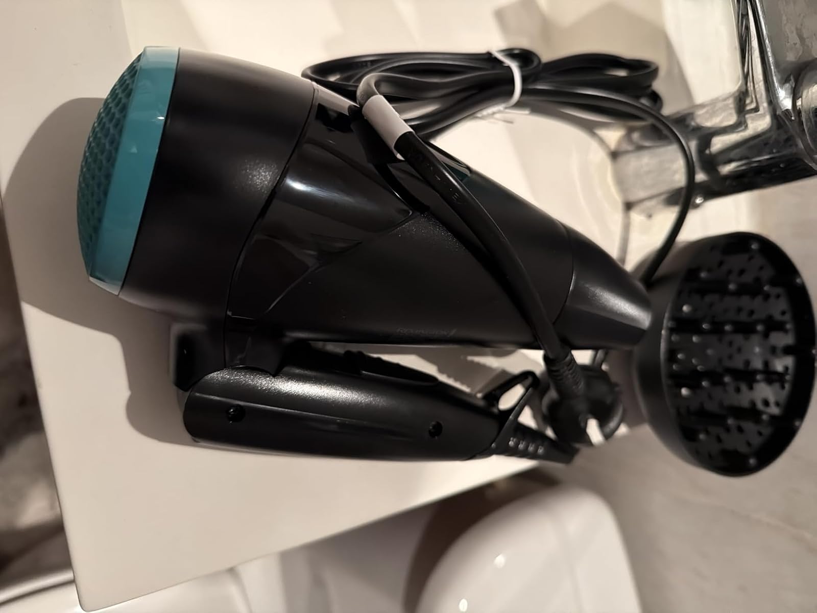 Remington D3700 suszarka turystyczna ekonomiczna