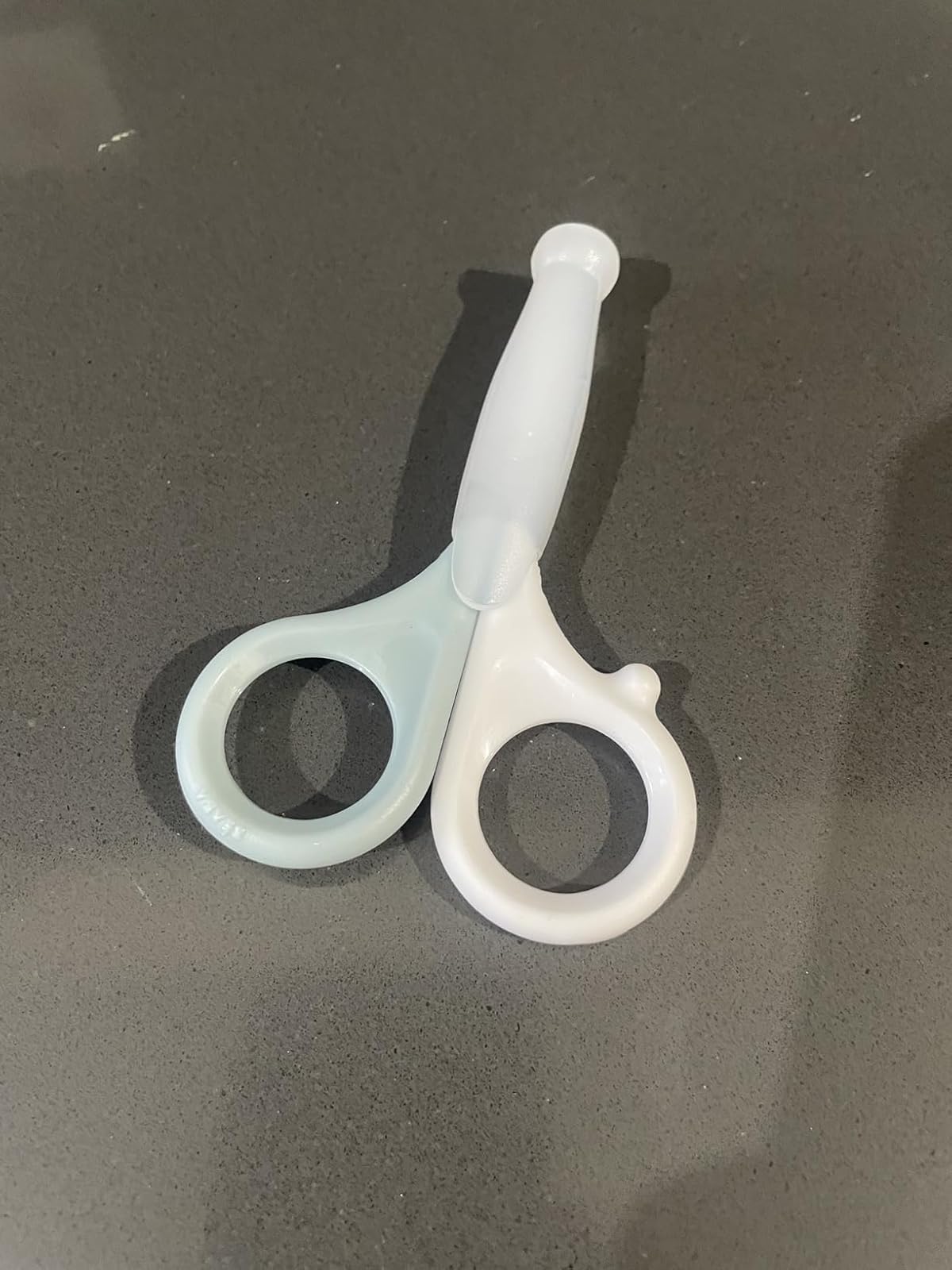 Nożyczki z zaokrąglonymi końcówkami