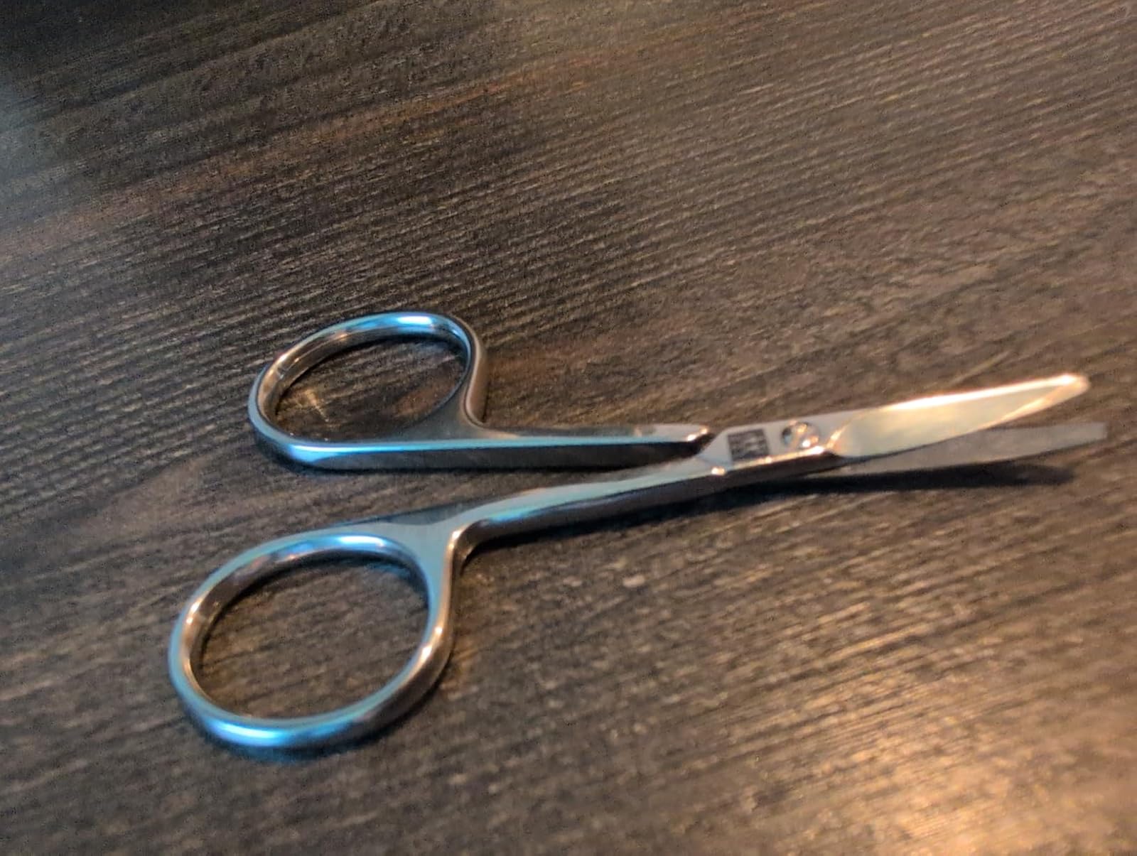 Nożyczki z zakrzywionymi ostrzami