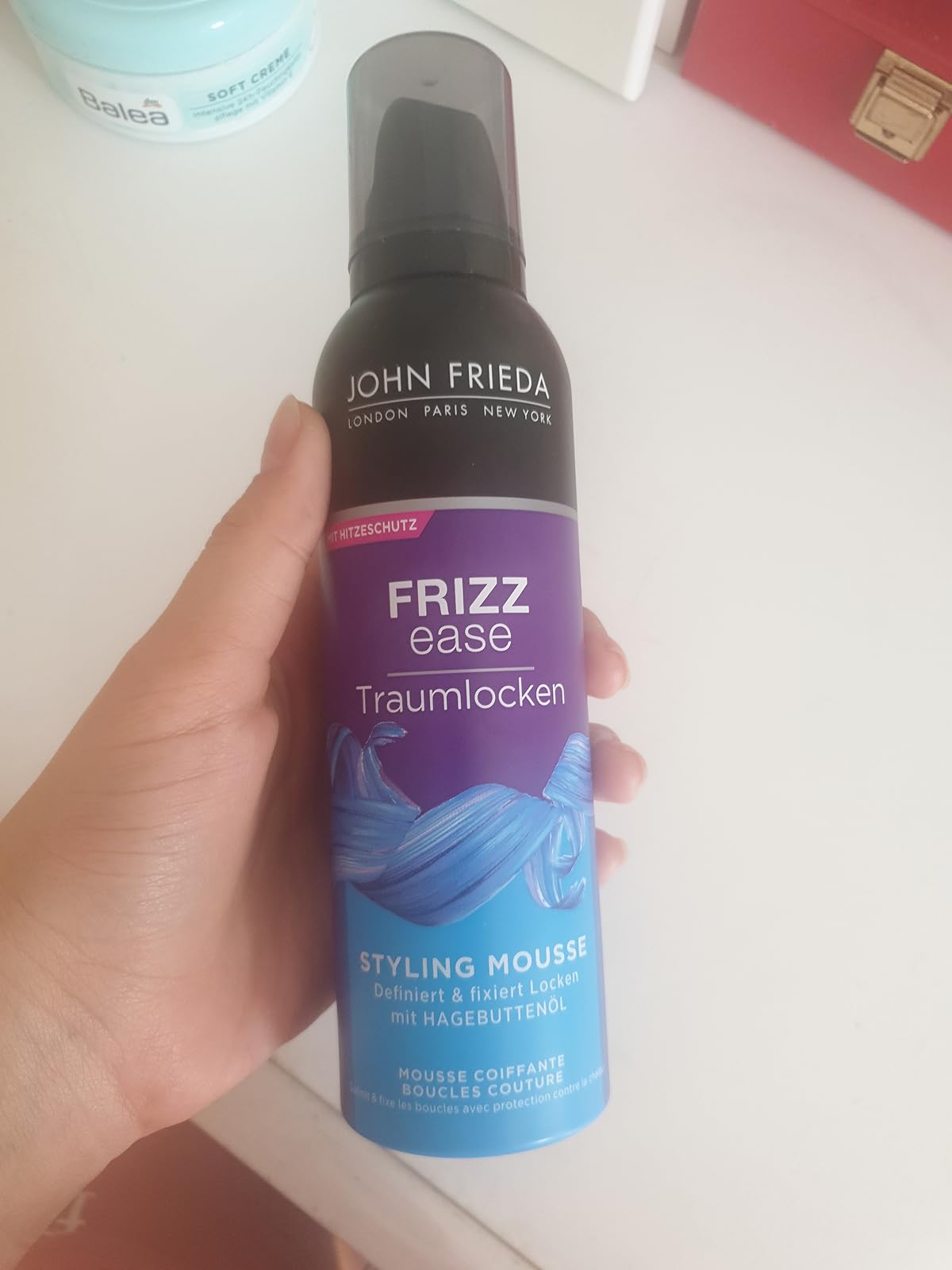 John Frieda Frizz Ease Dream Curls pianka do włosów